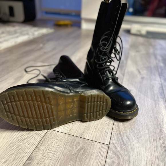 Calf length black leather  Dr.Martens size 7 - Picture 3 of 4
